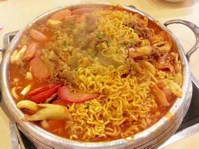 一种韩西式混合的韩国浓汤火锅