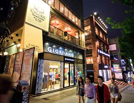 弘大前街是韩国潮流亚文化的前沿地