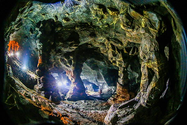光明洞窟