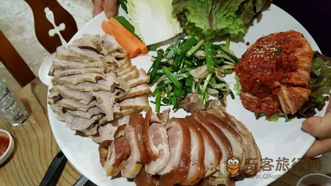 猪蹄·菜包肉
