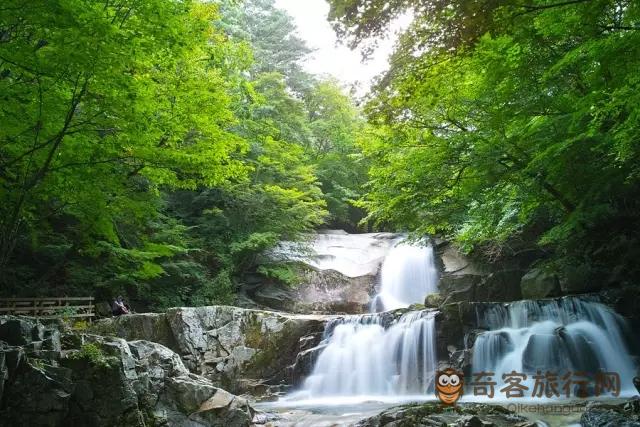 江原道 麟蹄芳台山二段瀑布夏景